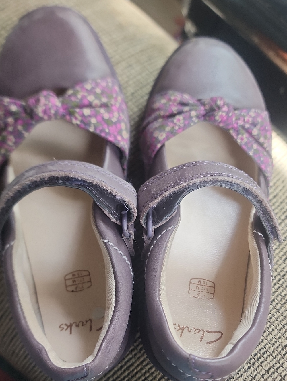 Sz 10M Clarks Purple Girls' Mary Jane Shoes with Floral Knot Bow - Picture 5 of 6
